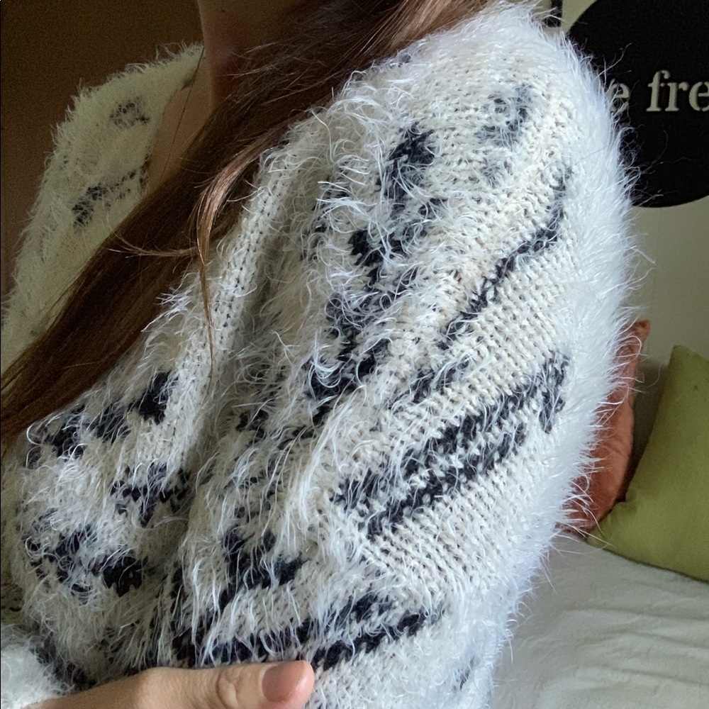 💛 SO SOFT* Cream and black snowflake knit sweater - Picture 12 of 15